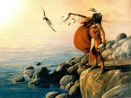 Indien et son aigle au bord de la mer